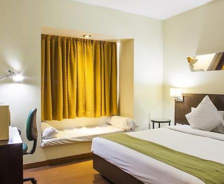 Sandhya Hotel Haïdarabad Extérieur photo